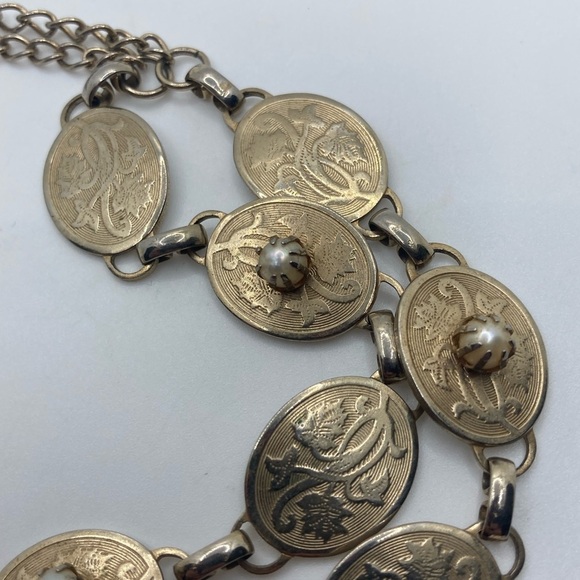 Vtg Gold Tone Floral Oval Panel Faux Pearl Necklace Hook Clasp 17” - Picture 3 of 6